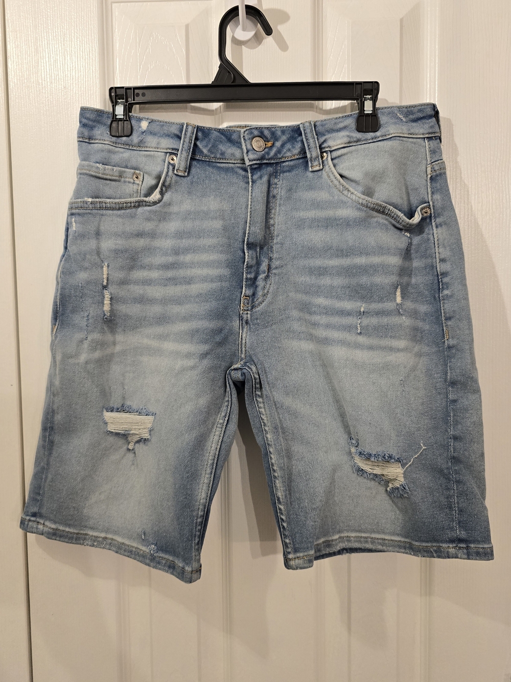 NWOT Pull & Bear Light Blue Distressed Denim Shorts - 32 - Picture 1 of 6